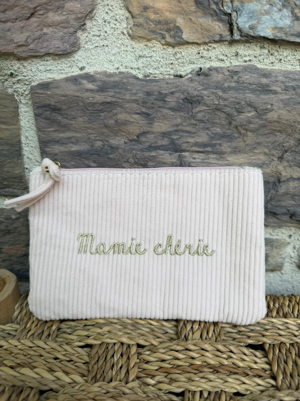 Pochette côtelée rose pâle avec inscription «  mamie chérie »