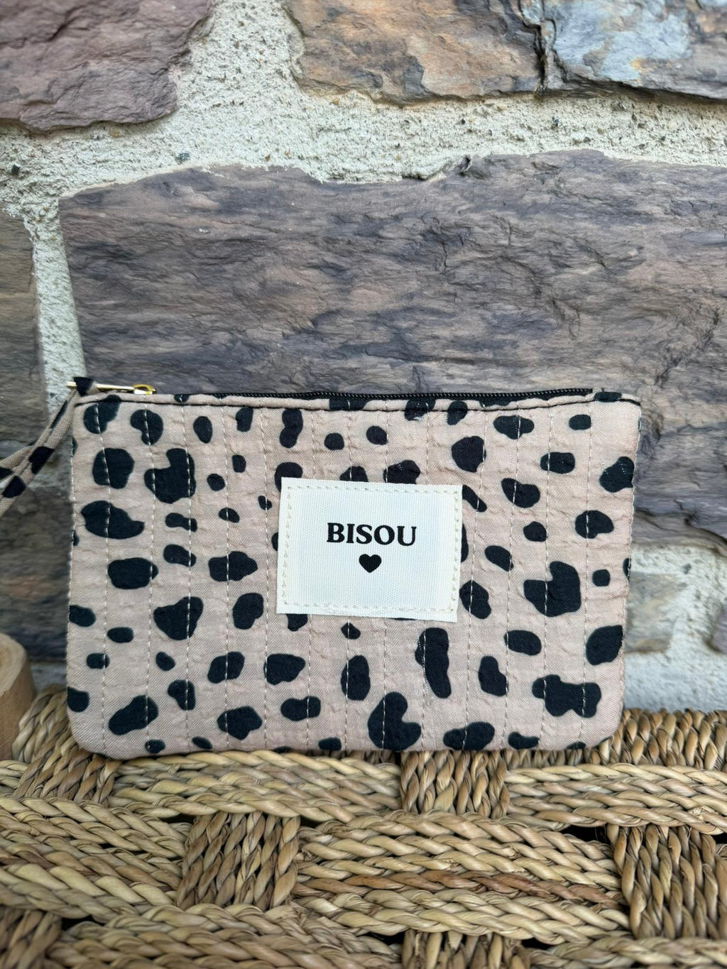 Pochette imprimé léopard avec inscription «  bisous »