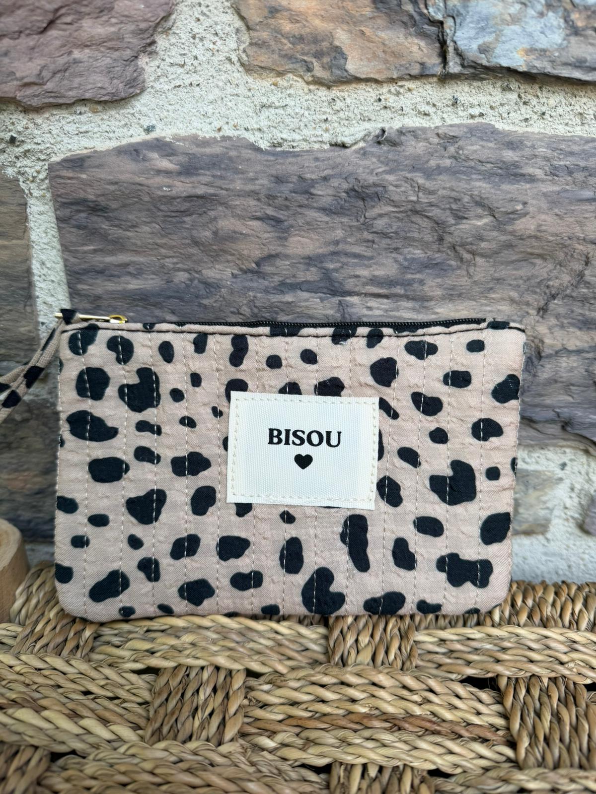 Pochette imprimé léopard avec inscription «  bisous »