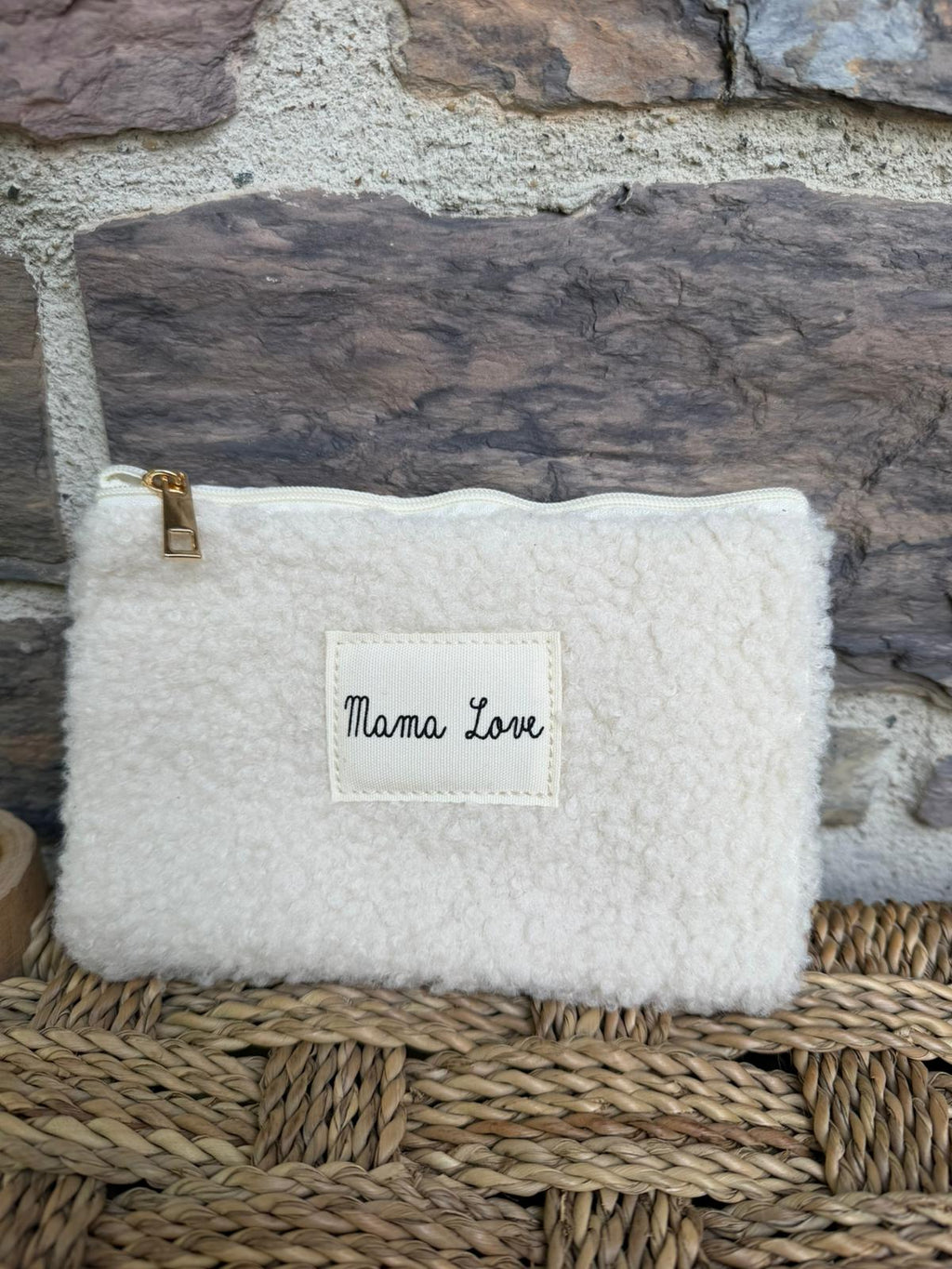 Pochette blanche, effet doux, avec inscription « MAMA love »