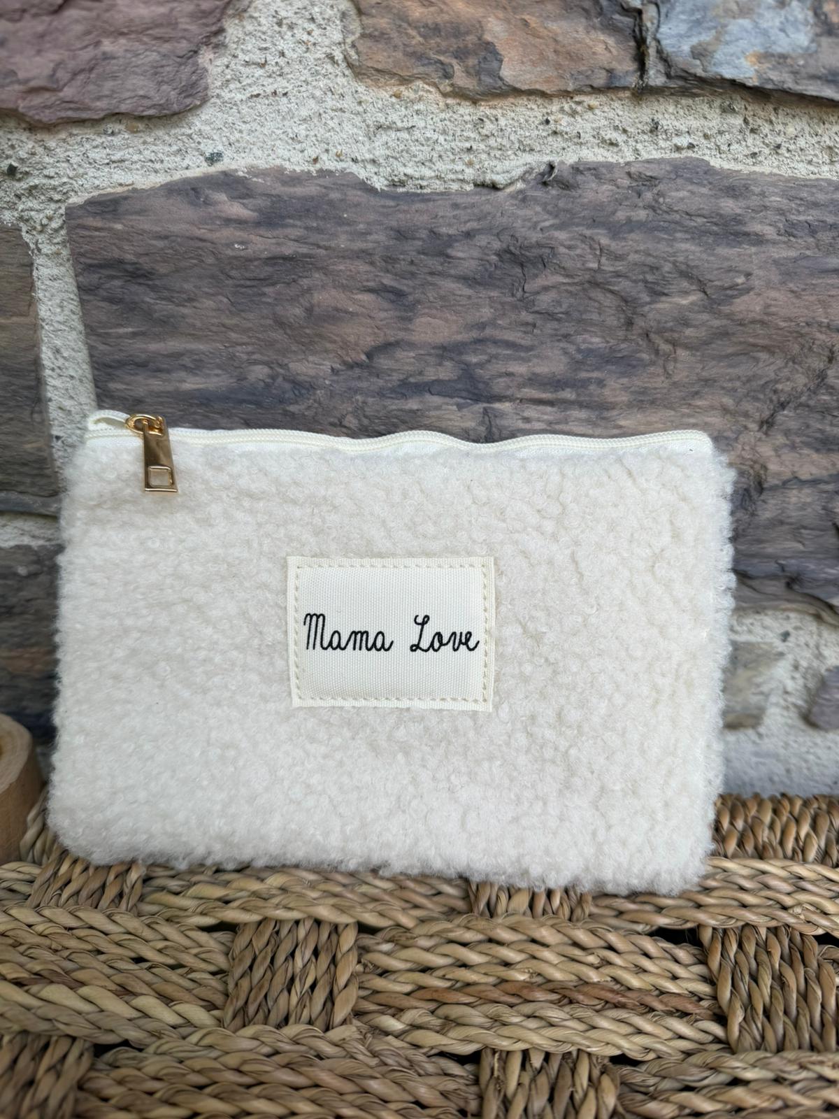 Pochette blanche, effet doux, avec inscription « MAMA love »