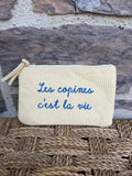 Pochette côtelée jaune pâle avec inscription «  les copines c’est la vie »
