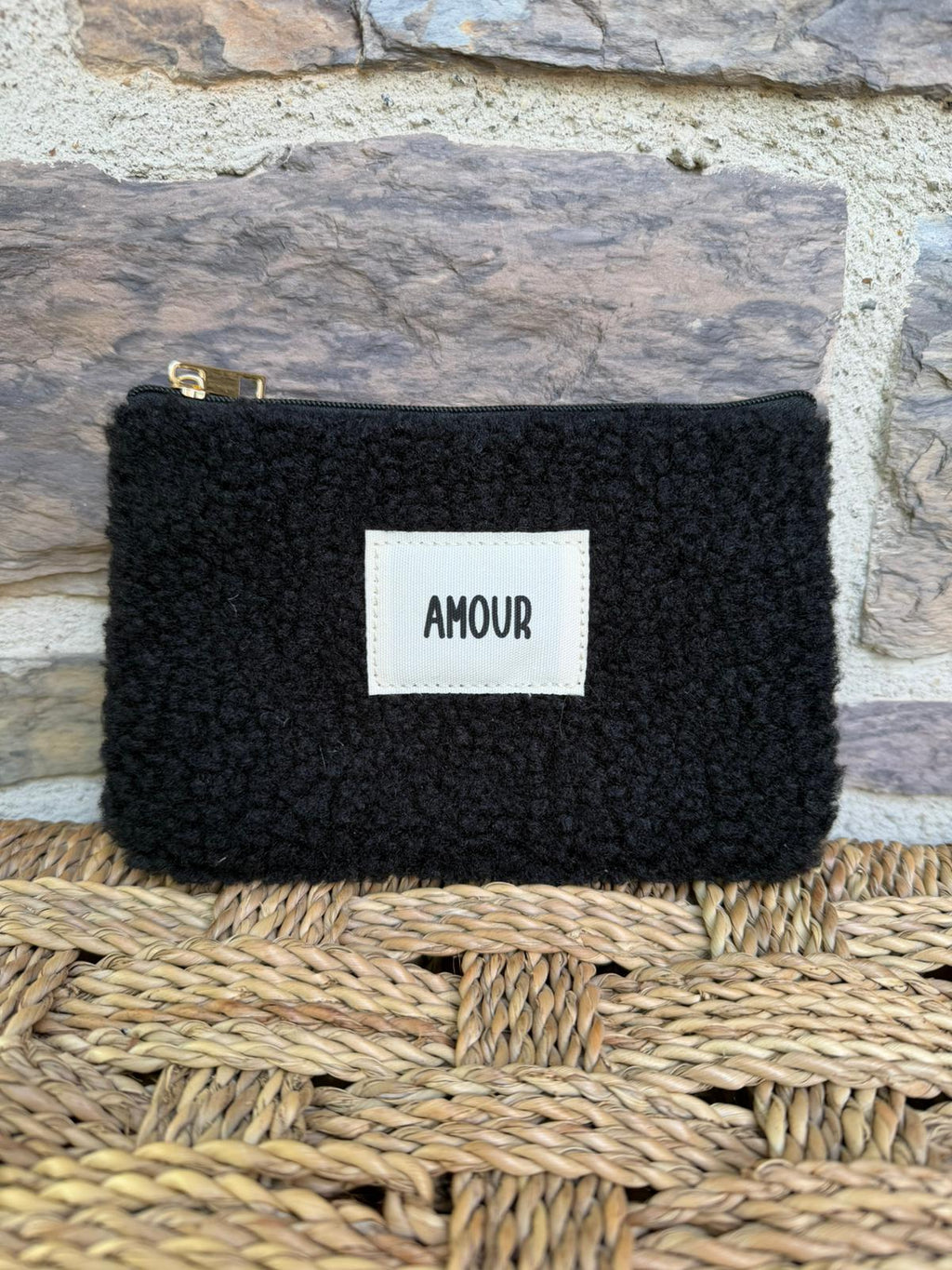 Pochette effet tout doux, avec inscription « Amour »