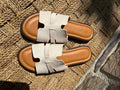 Mules plates beige effet suédine
