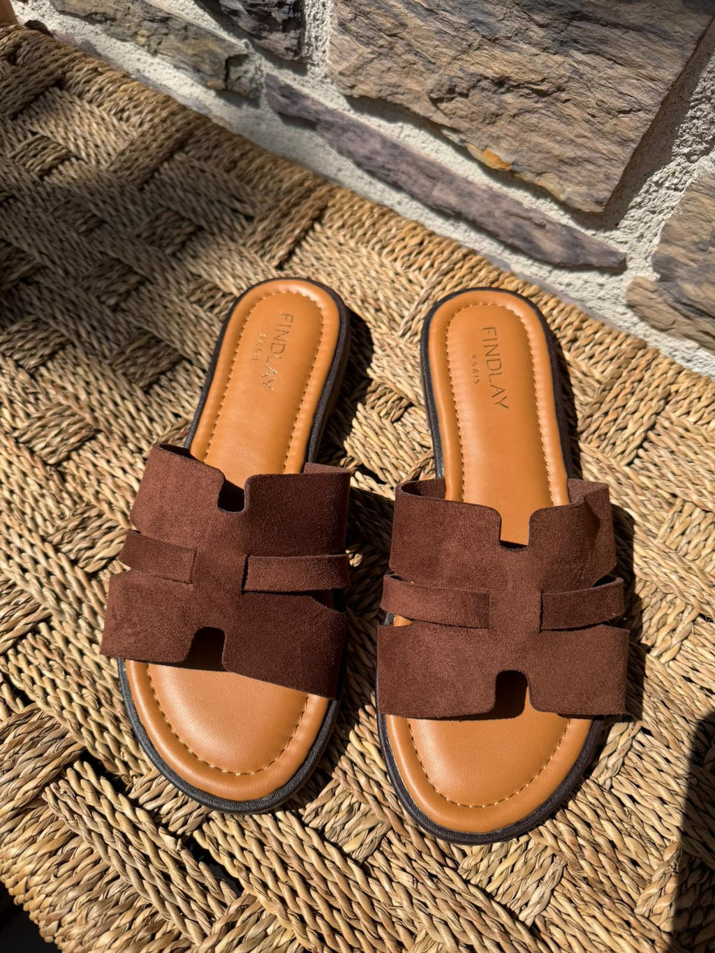 Mules plates marron effet suédine