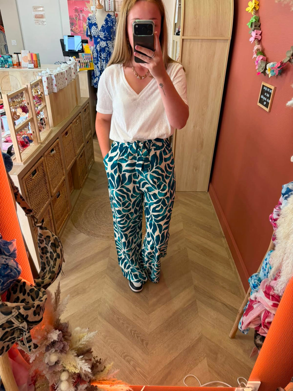 Pantalon fluide imprimé écru & bleu turquoise