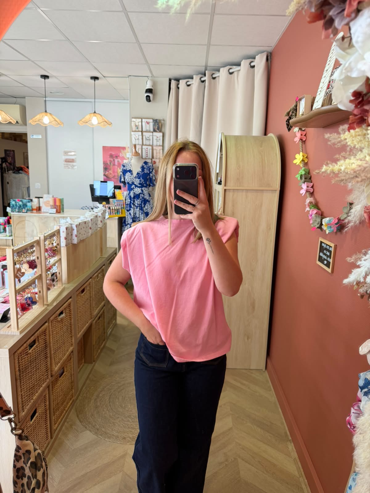 T-shirt à épaulettes rose pâle
