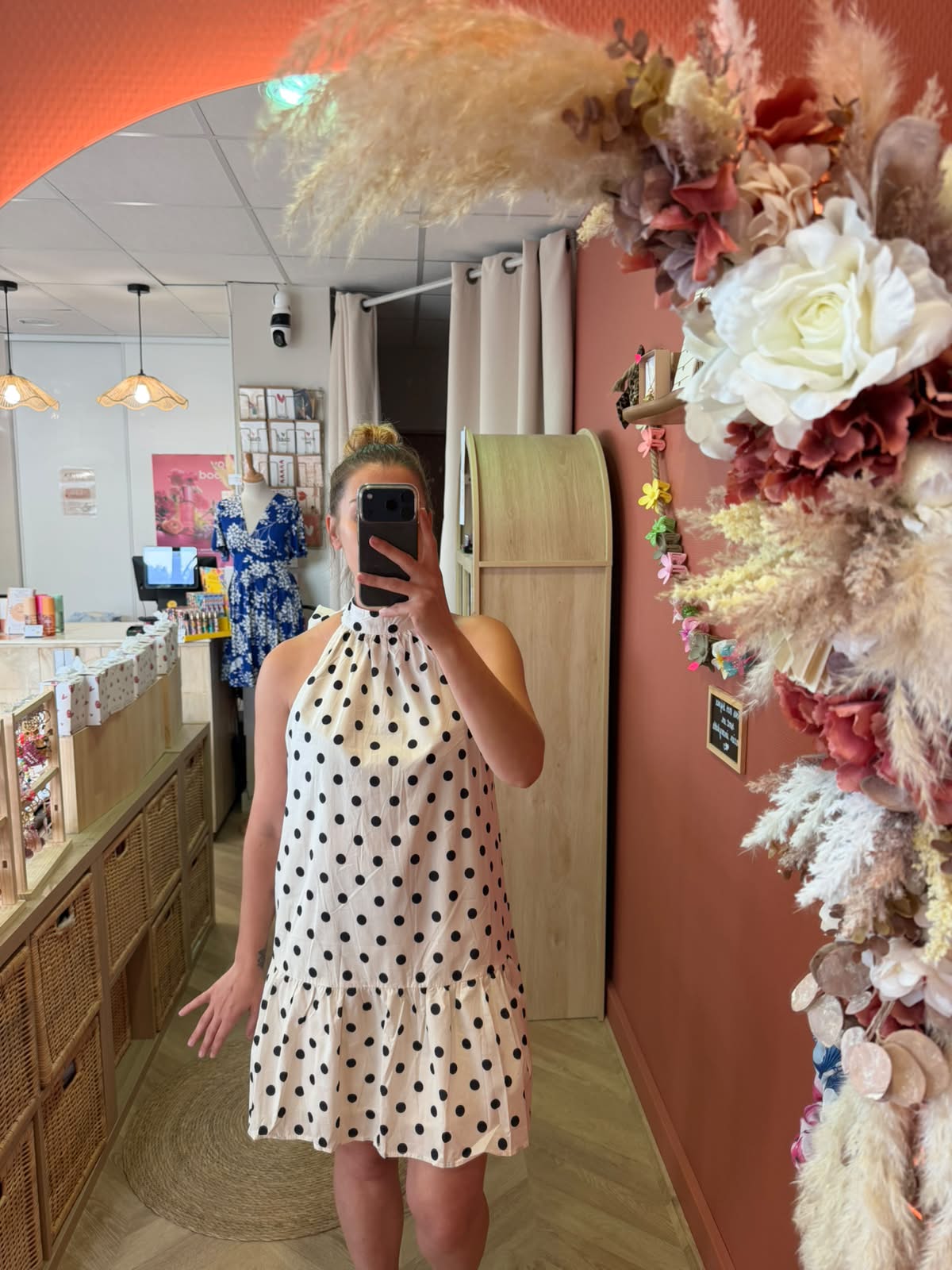 Robe courte à pois noir et blanc
