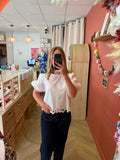 Blouse blanche brodée à manches bouffantes