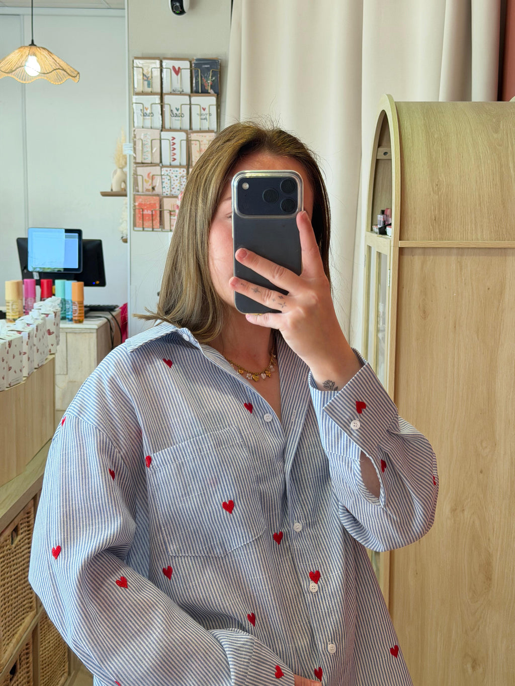 Chemise coeurs rouges