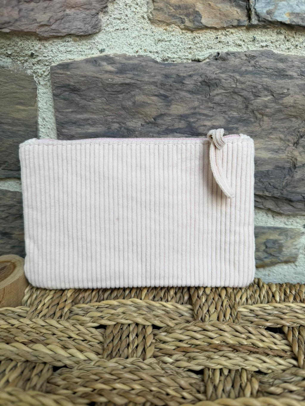 Pochette rose pâle côtelée, avec inscription «  ma maman d’amour »