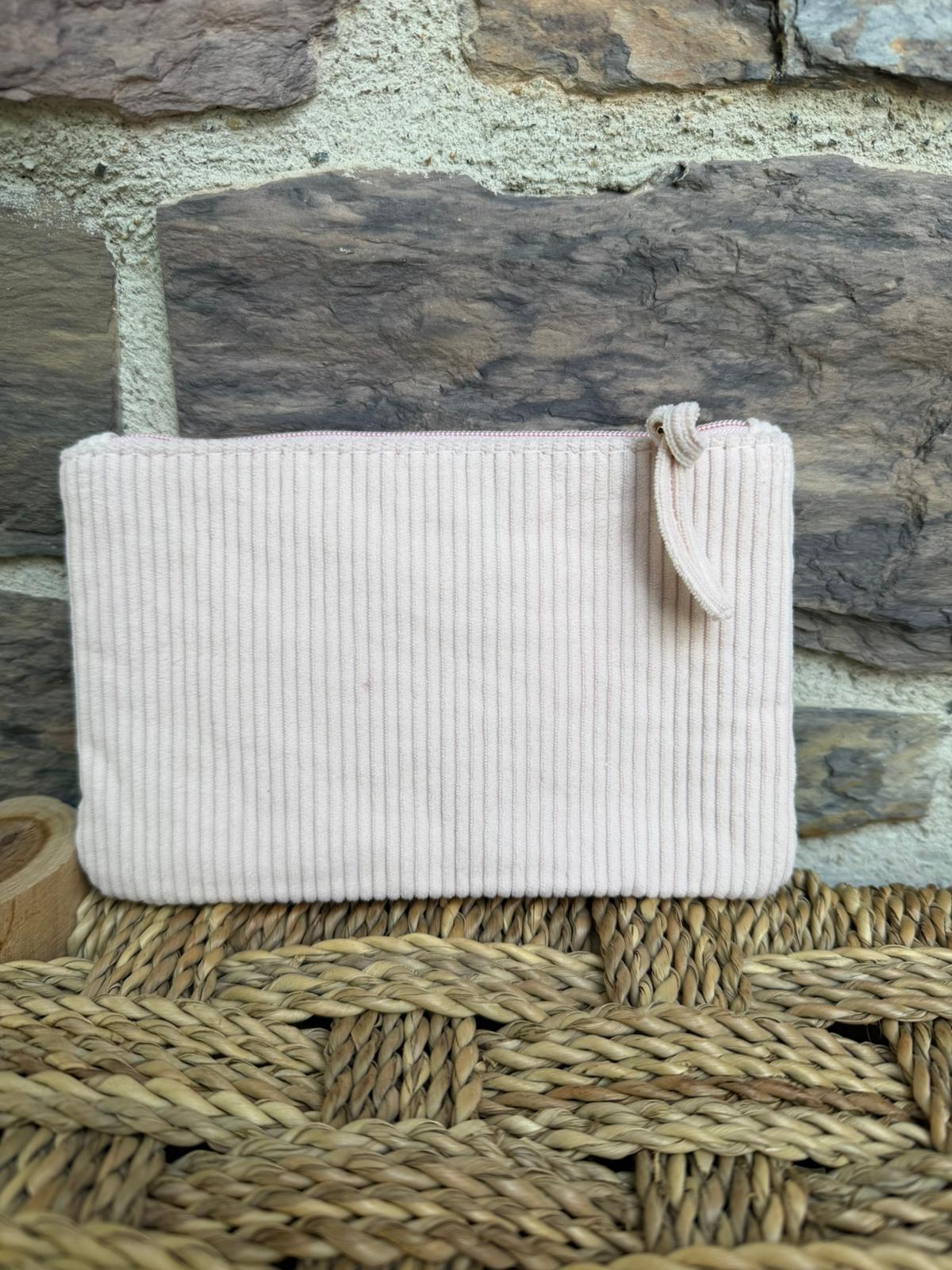 Pochette rose pâle côtelée, avec inscription «  ma maman d’amour »