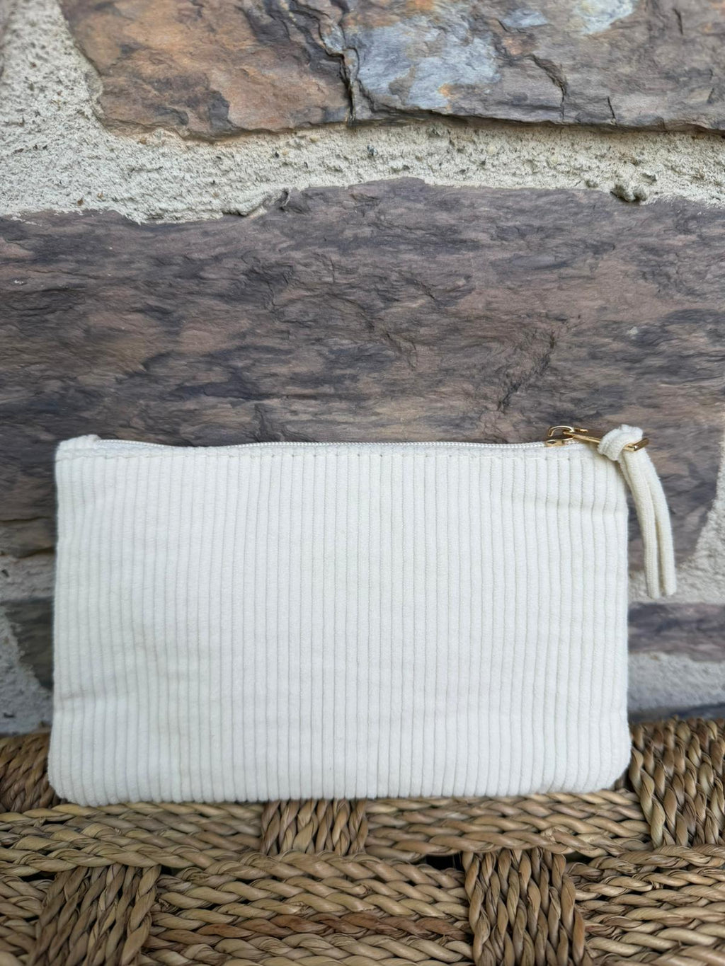 Pochette côtelée blanche avec inscription rose « bichette d’amour »