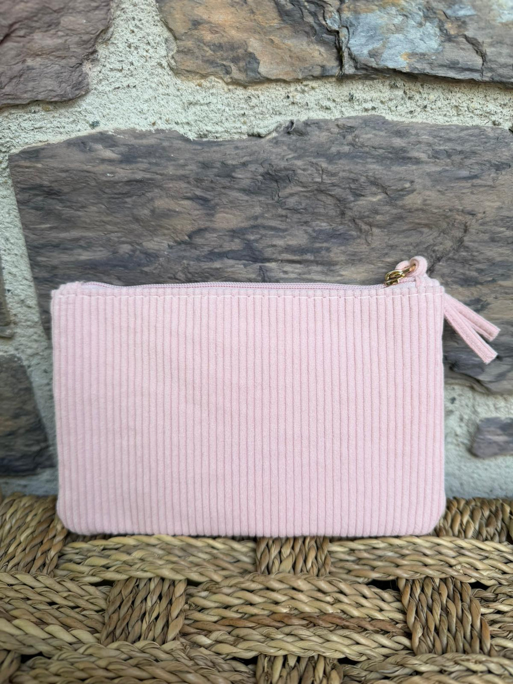Pochette côtelée rose pâle, avec inscription « amour »