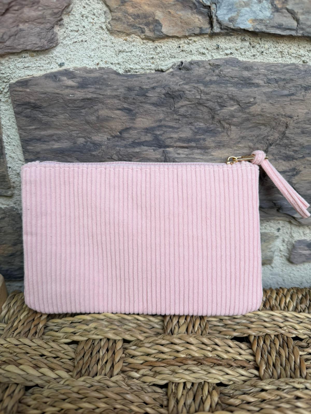 Pochette côtelée rose, avec inscription «  more amor  »