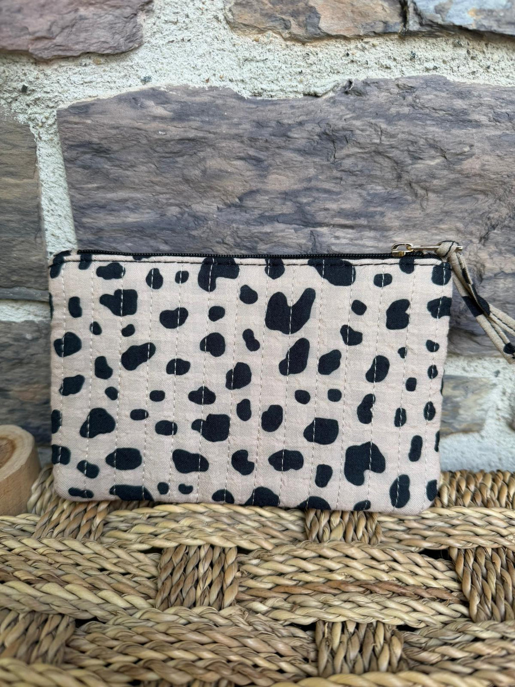Pochette imprimé léopard avec inscription «  bisous »