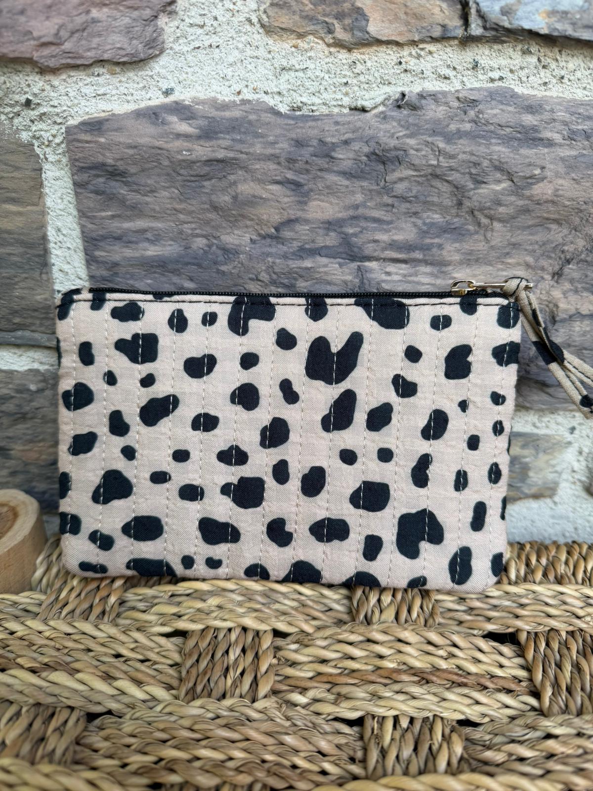 Pochette imprimé léopard avec inscription «  bisous »