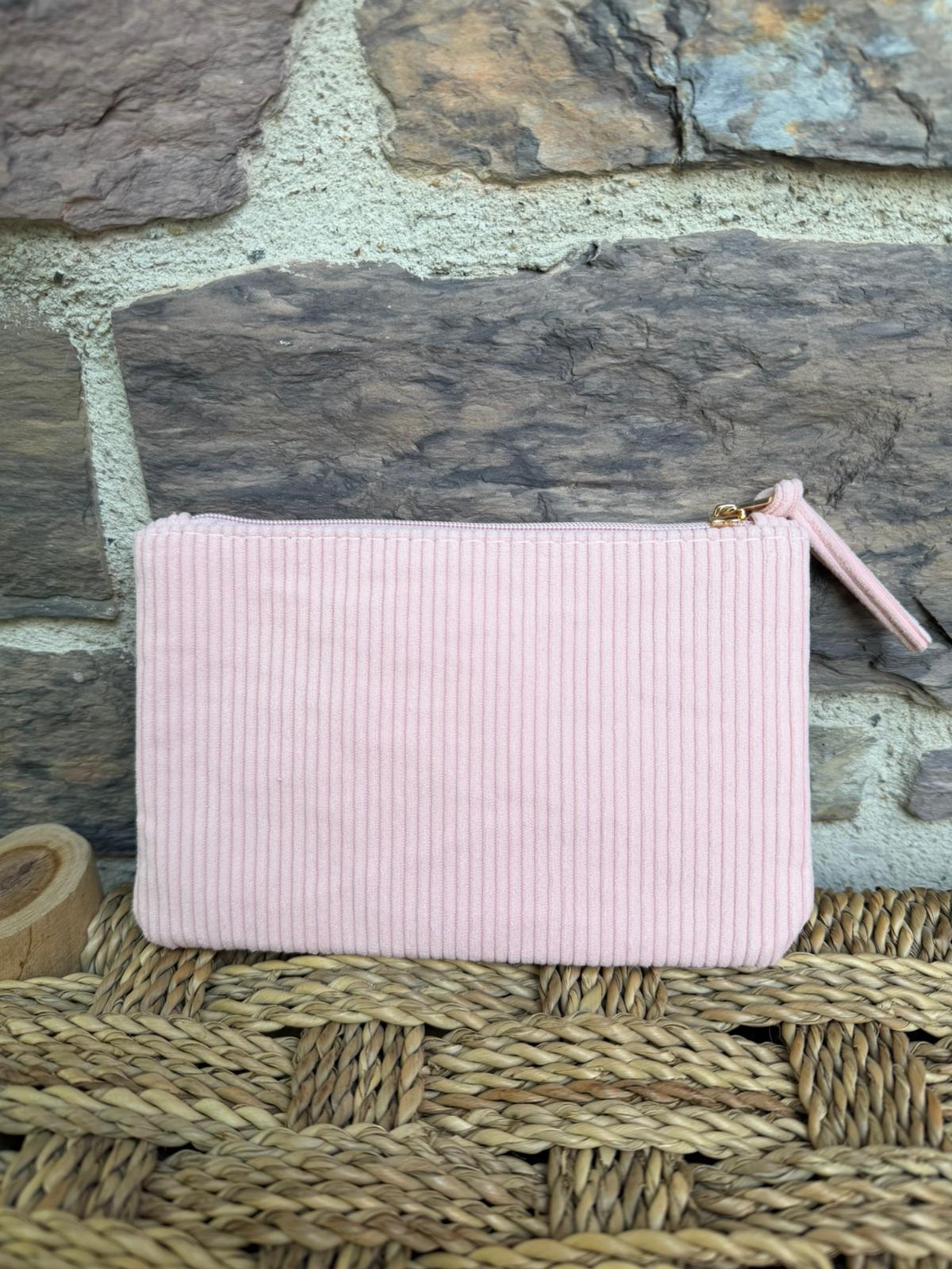 Pochette côtelée rose avec inscription «  love you beaucoup »