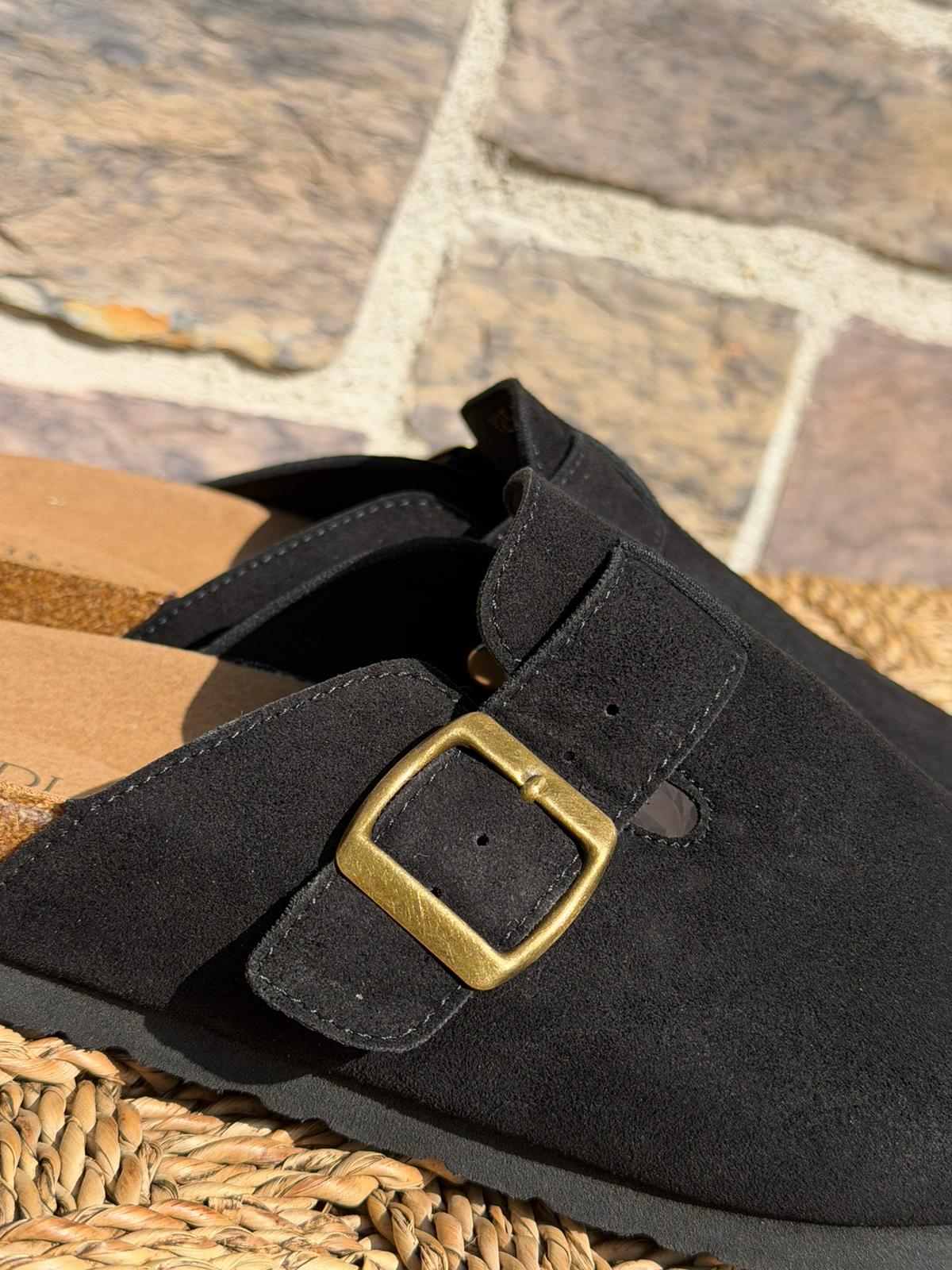 Mules en suédine noires