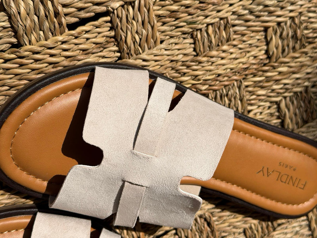 Mules plates beige effet suédine
