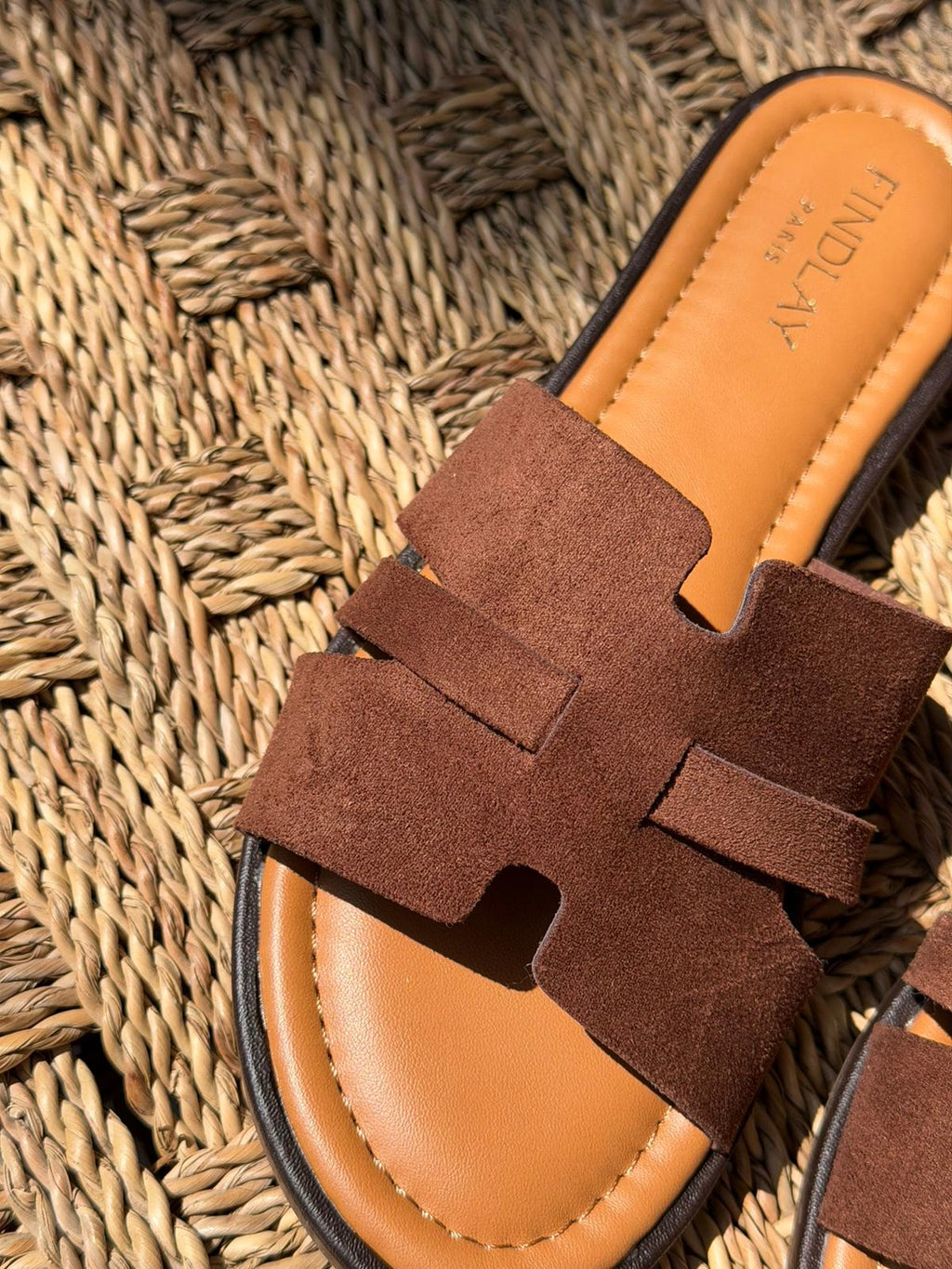 Mules plates marron effet suédine