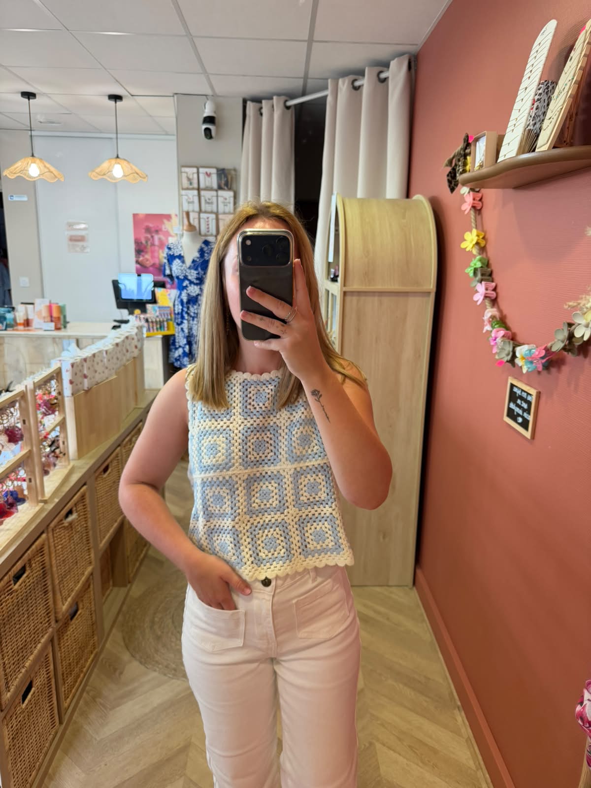 Haut en crochet bleu clair