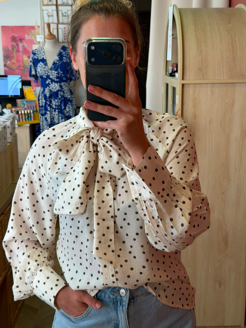 Blouse blanche à pois marron