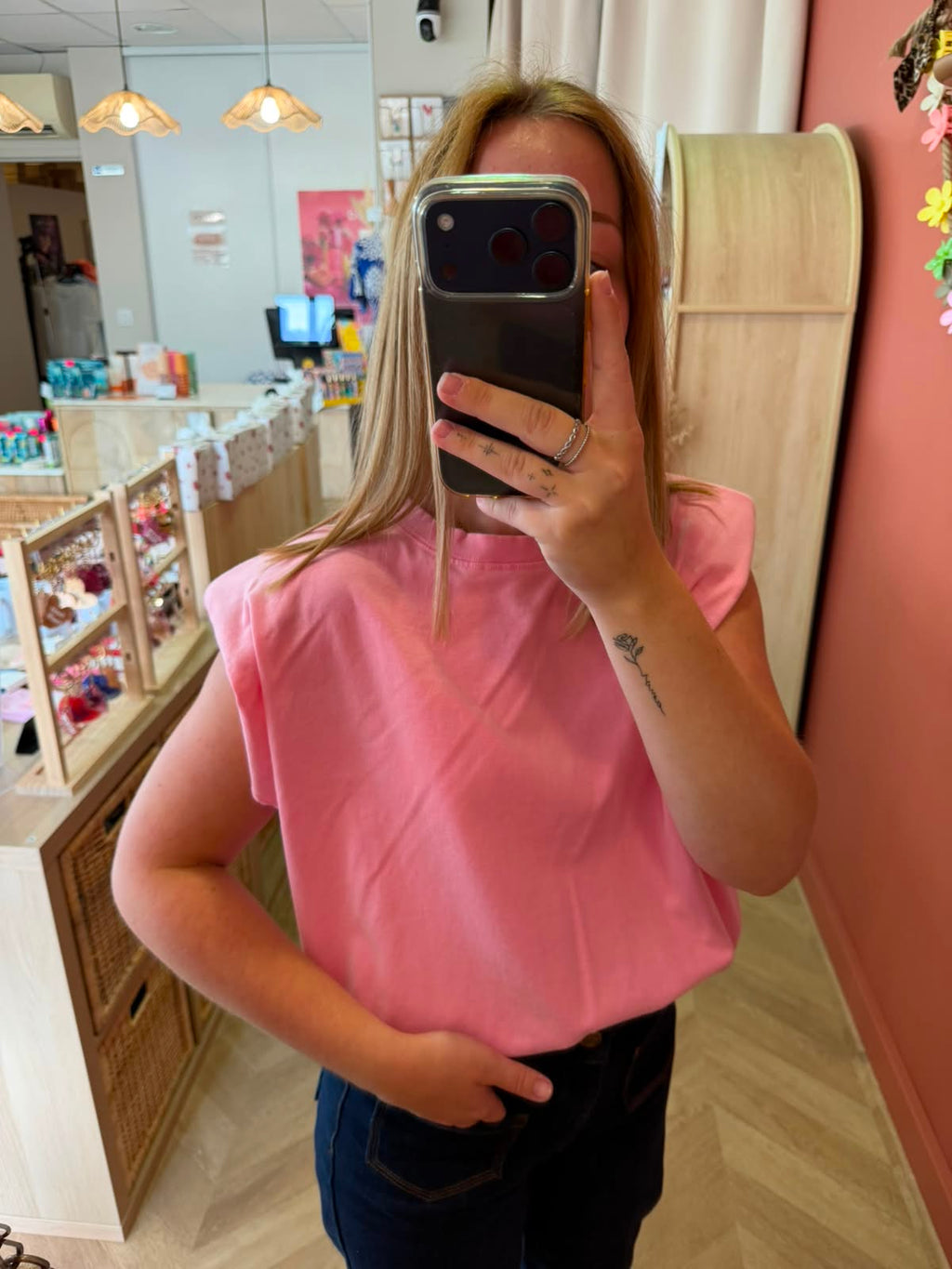 T-shirt à épaulettes rose pâle
