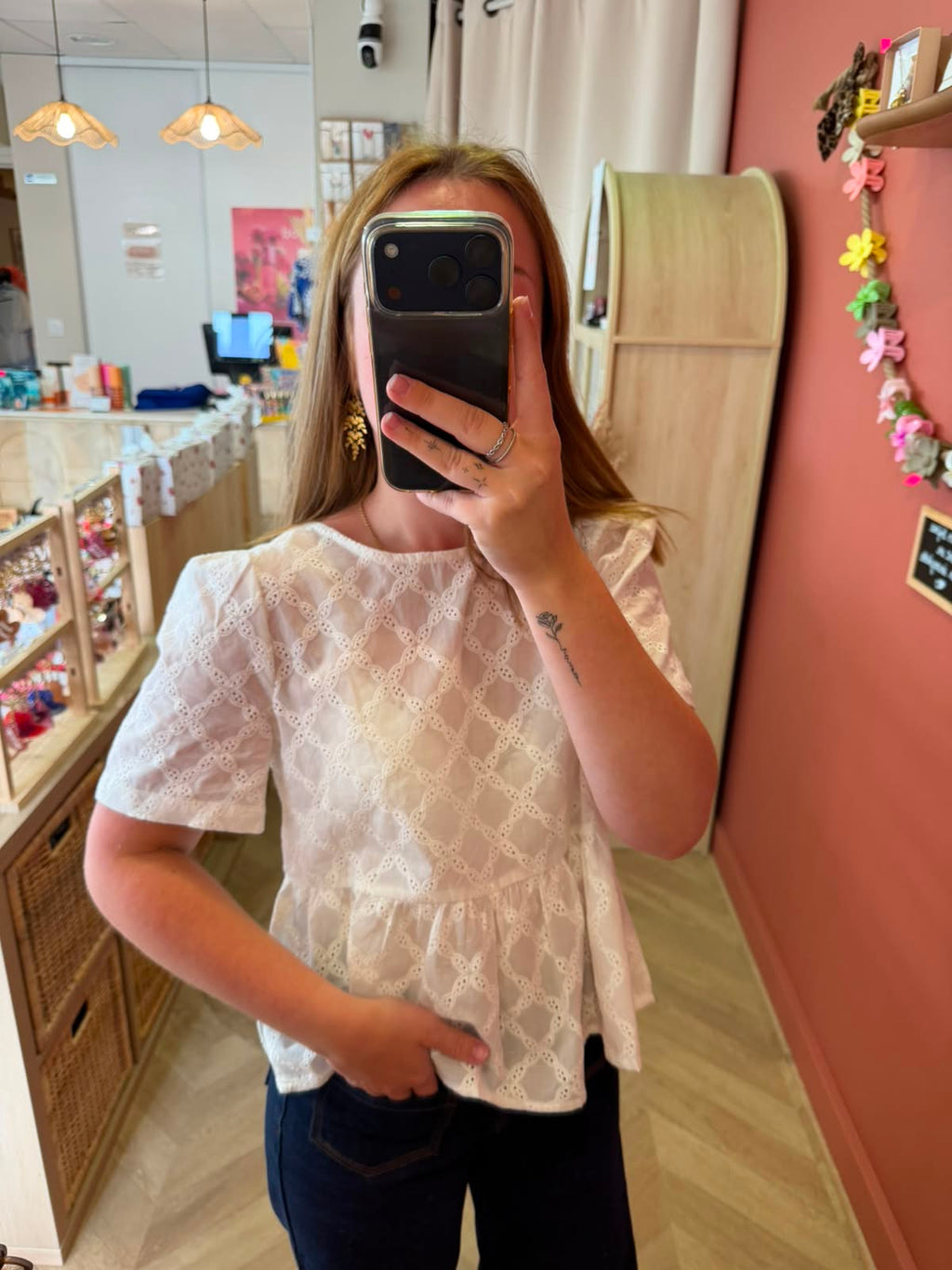 Blouse à dentelle blanche