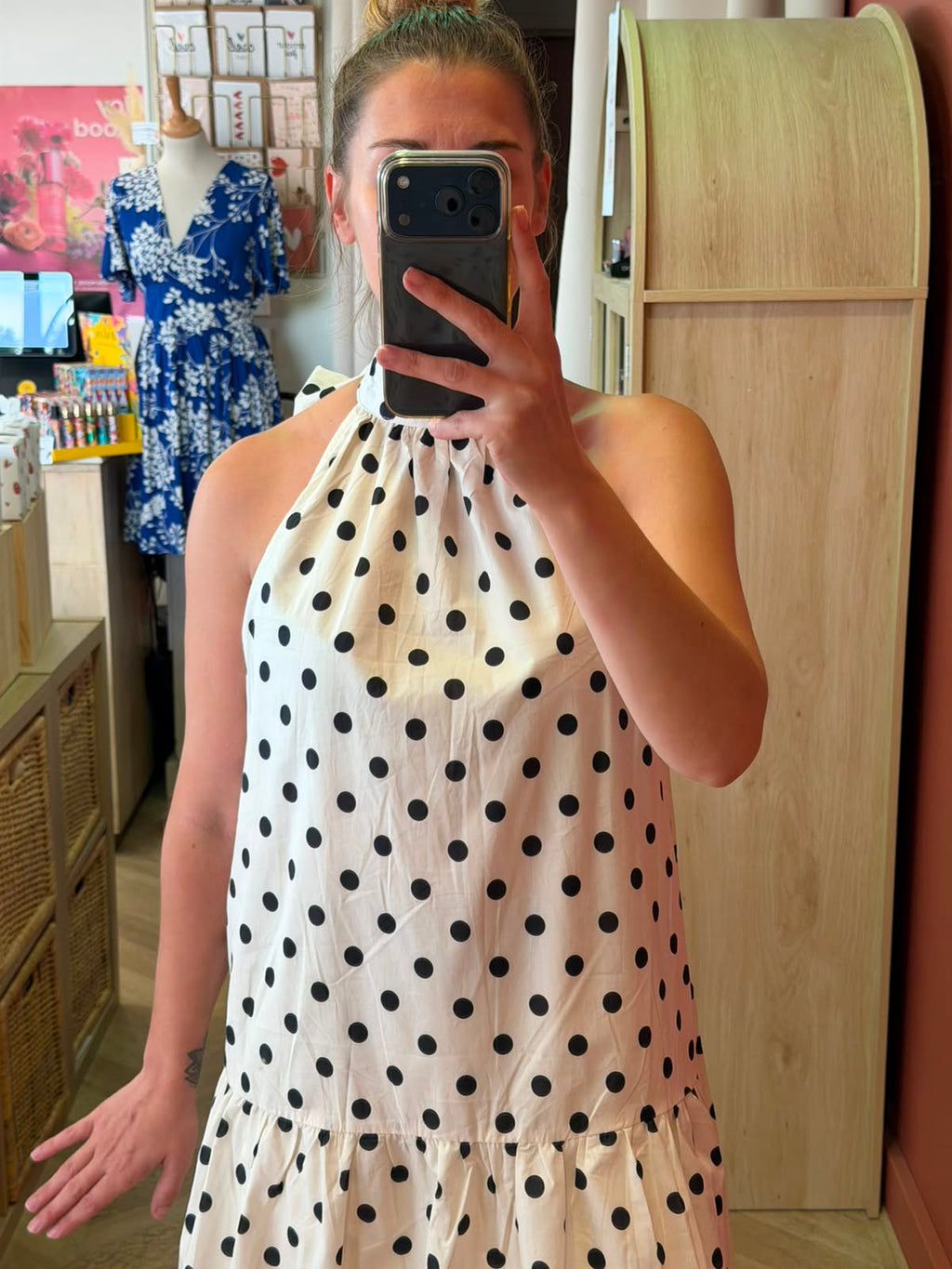 Robe courte à pois noir et blanc
