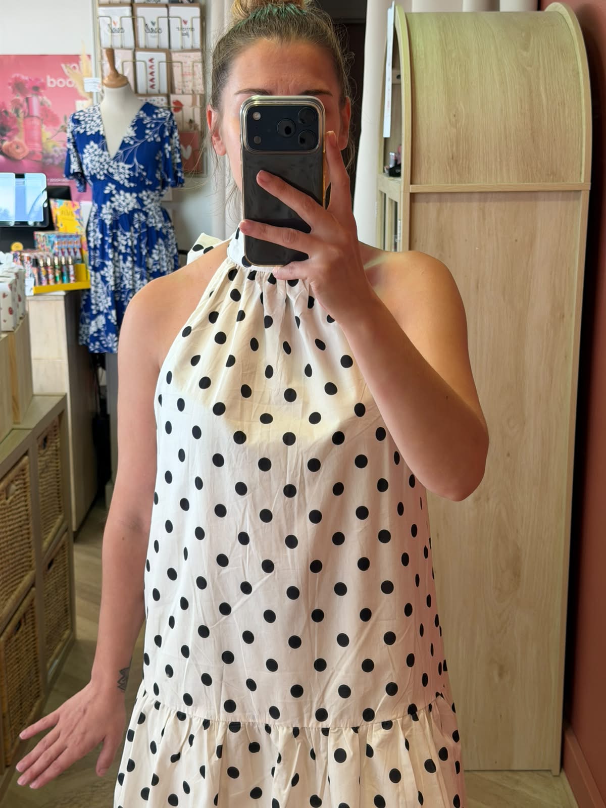 Robe courte à pois noir et blanc
