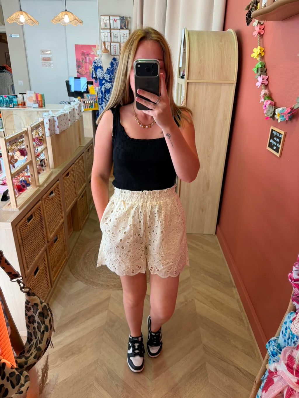 Short en broderie anglaise – L’élégance estivale